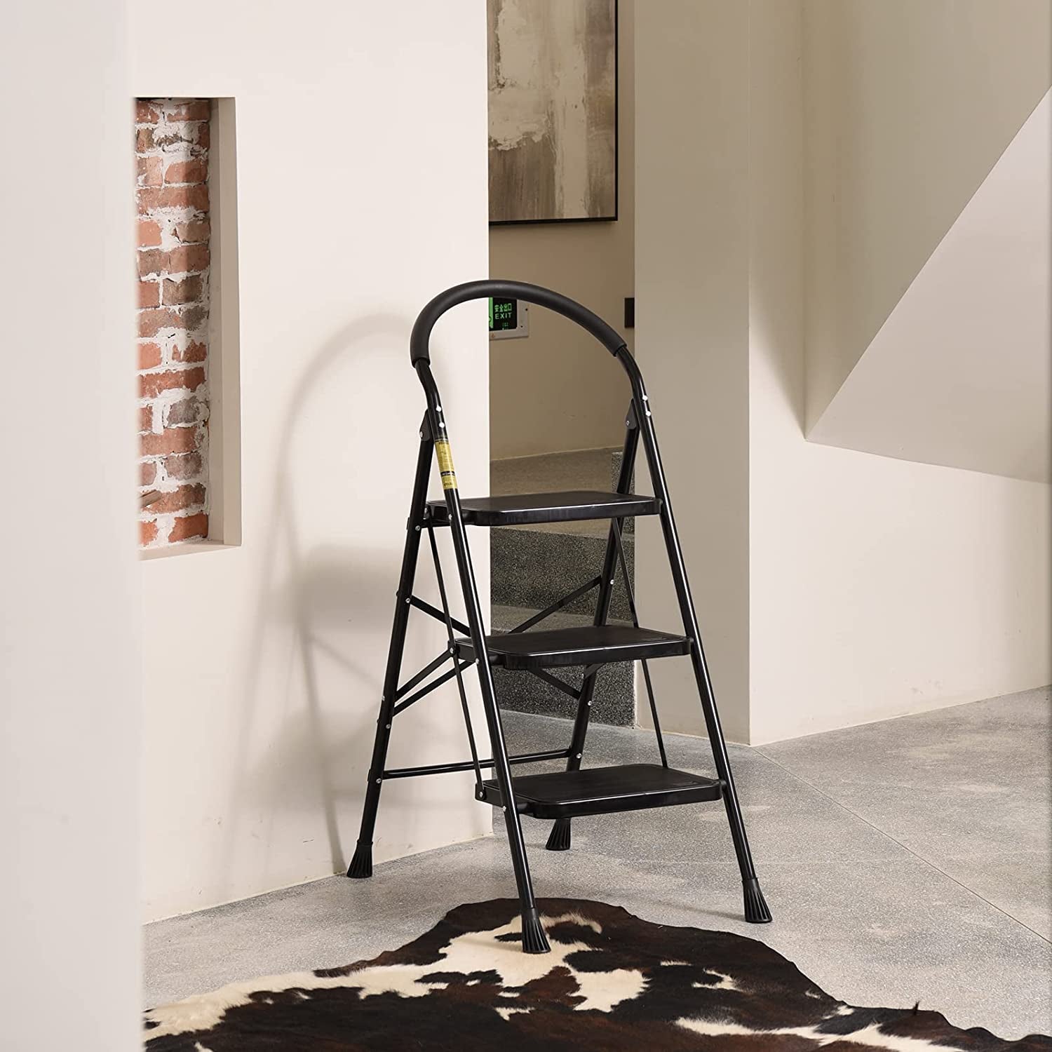 Portable foldable step ladder with anti-slip wide pedals.